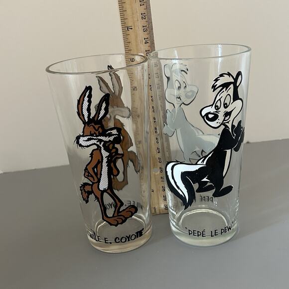 1973 Pepsi Collector’s Glasses Series Looney Tune Pepe Le Pew & Wile E Coyote #4 - Picture 8 of 8